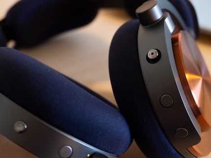 Le joystick sur le casque permet de contrôler la musique.