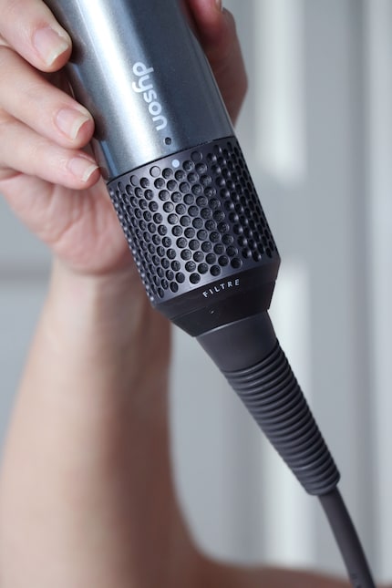 Il suffit de retirer la protection du filtre de l’Airwrap…