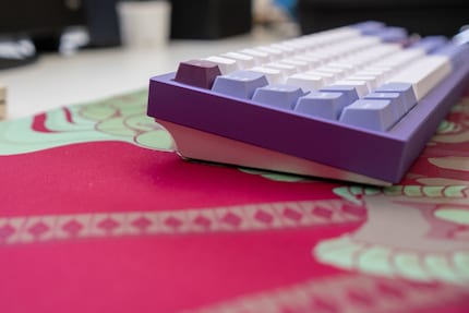 The profile stands out from other keyboards thanks to a curve at the back.