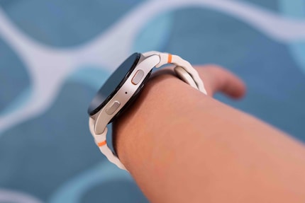 Les montres connectées me sont souvent trop grandes, mais la Galaxy Watch 7 me va tout juste.