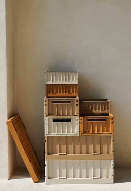 Weston boxes are available in sizes 36 × 25 × 14.5 cm and 19.5 × 36 × 50 cm.