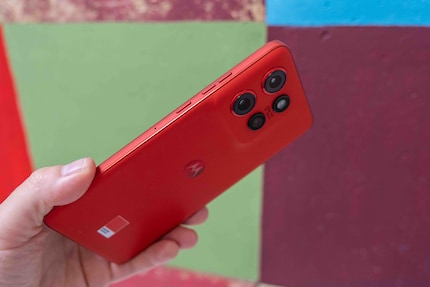L'Edge 50 Neo est plus maniable que de nombreux téléphones actuels.