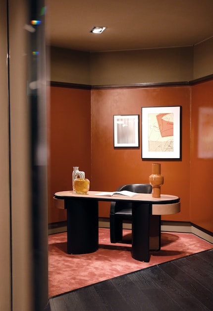 Les courbes douces du bureau Flexform dégagent une atmosphère agréable.