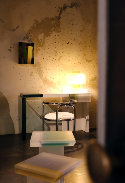 Sé a présenté du mobilier de bureau semi-transparent dans les locaux de Rossana Orlandi.