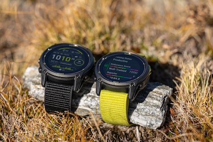 The Garmin Enduro 3 comes with a choice of wristbands in different colours.