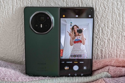 The outside display becomes a camera viewfinder at the touch of a button.
