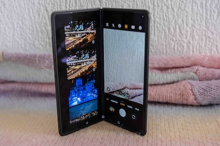 Photos taken on the left, camera on the right. Practical.