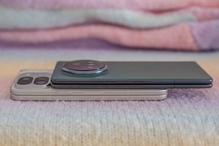 The buttons on the Honor Magic V3 are distributed across both halves of the display. This makes it easier to use than the Google Pixel 9 Pro Fold, for example.