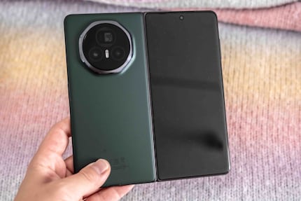 The back is slightly shimmering. However, the camera module is quite present