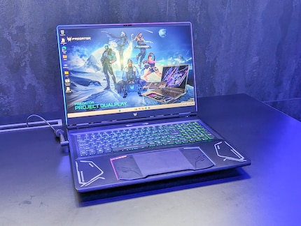 Ainsi, le Predator Project DualPlay est juste un putain de gros ordinateur portable.