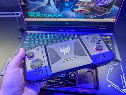 Voici à quoi ressemble la manette cachée sous le pavé tactile.