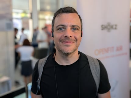 De face, l'Open Run Pro 2 ne se voit que discrètement.