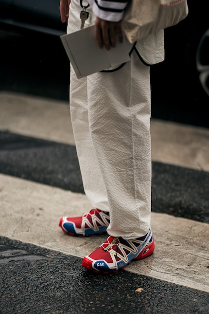 Sneakers with a functional character are a trendy alternative to sleek retro models.