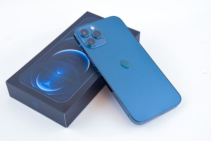 L'iPhone 12 Pro a ramené les bords. Ils sont restés jusqu'à aujourd'hui.
