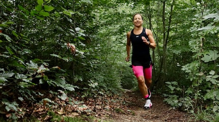 A first test on the trail: the shoe is grippy with good control and suspension.