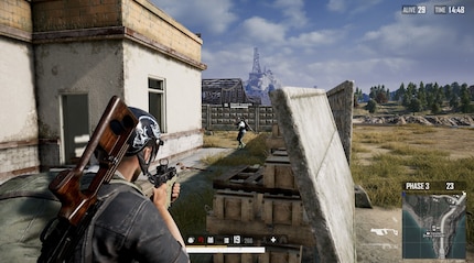 Quelques secondes plus tard, j'étais de retour dans le lobby...