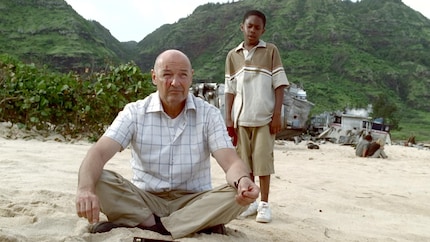John Locke (devant) est l'un des personnages centraux de l'histoire.