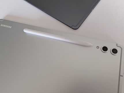 Le S-Pen de Samsung est également inclus dans ces modèles pour écrire et dessiner.