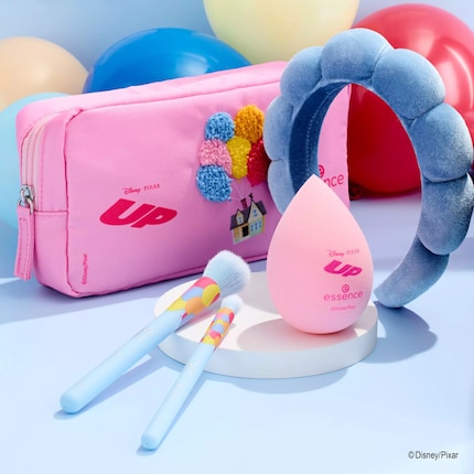 L'éponge à maquillage et le pinceau sont également de la partie. Je me demande si le serre-tête en fait partie?