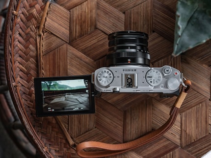 Le X-M5 est livré avec son look rétro habituel. Mais les molettes contrôlent le style d'image et les modes de prise de vue - et non pas l'ISO et la vitesse d'obturation comme sur les autres modèles.