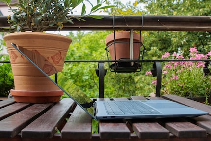 The maximum tilt angle of the Matebook.