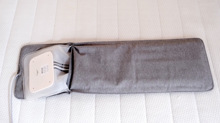 This grey fabric contains the tech – a control unit and an air cushion that inflates. But don’t worry, it’s quiet enough so you won’t hear it.