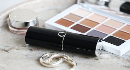 Le tube en plastique noir fait très luxueux.