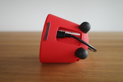 Le câble USB-C est bien caché.