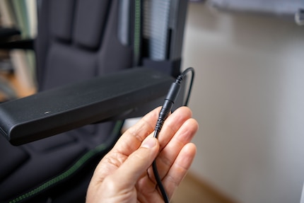 Thanks to the quick-release fastener, I don't trip over the cable.