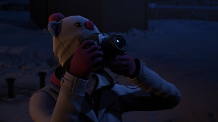 Comme dans le premier jeu, Max aime toujours autant la photographie. Elle en a désormais fait son métier.