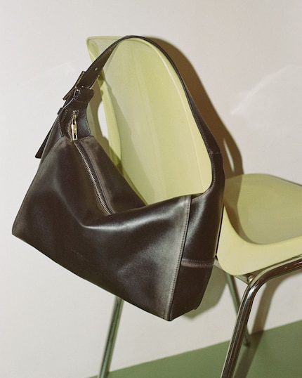 Chic sans en faire trop : le modèle Lou Hobo de Liebeskind Berlin.
