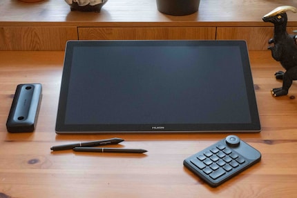 La Kamvas Pro 19 d’Huion et ses accessoires sont d’excellente qualité.