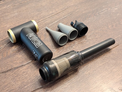 Le Kica Jet Fan est de qualité supérieure et, selon la version commandée, est livré avec les embouts adaptés.