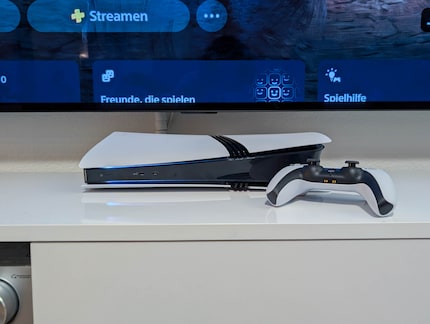 Même sans support, la PS5 Pro est relativement stable.