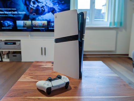 La PS5 Pro est nettement plus puissante, mais elle n'a plus de lecteur de disque comme son prédécesseur.