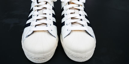 One of the trademarks of Adidas Superstar: the rubber toe caps.