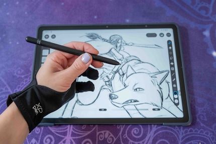 Avec un gant, dessiner sur la Magic Drawing Pad fonctionne très bien.
