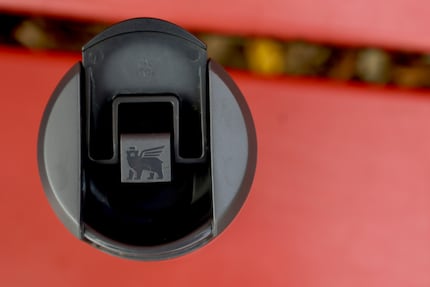Une fermeture bien pensée : elle s’ouvre et se ferme facilement et ne gêne pas pour boire.