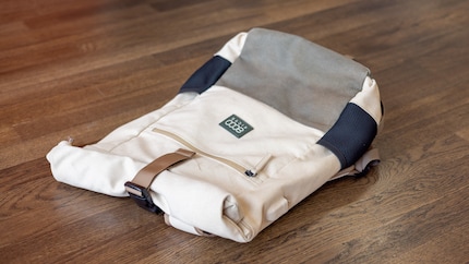 Je peux rouler le sac à dos 8000Kicks de manière compacte ou l’emporter avec moi pour faire mes courses grâce à sa contenance de 30 litres.