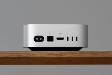 Les ports USB-C à l’arrière prennent en charge Thunderbolt 4 (M4) ou Thunderbolt 5 (M4 Pro).
