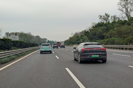 La Zeeker Z001 sur une autoroute chinoise.
