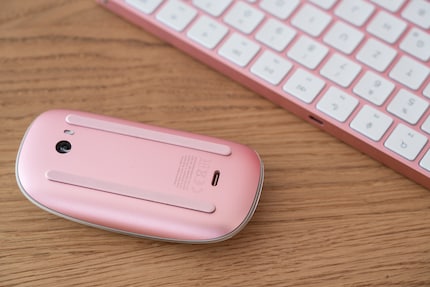 L’USB-C, enfin. Par contre, il est toujours en dessous de la souris.