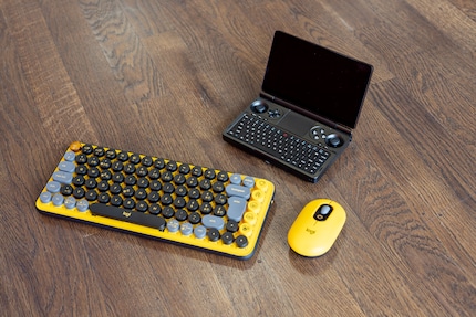 En général, je me contente de jouer avec le GPD Win Mini 2024. J’ai cependant toujours un clavier et une souris à portée de main au cas où. 