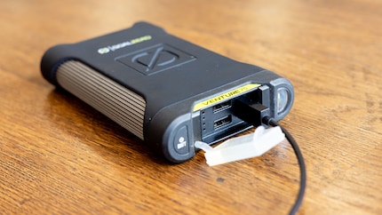 Mon chargeur de secours pèse plus de 500 g et n’est pas très esthétique, mais il fait le job. 