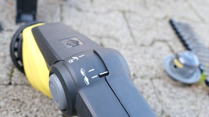 Réglage facile en fonction de votre taille grâce au manche télescopique et articulé.