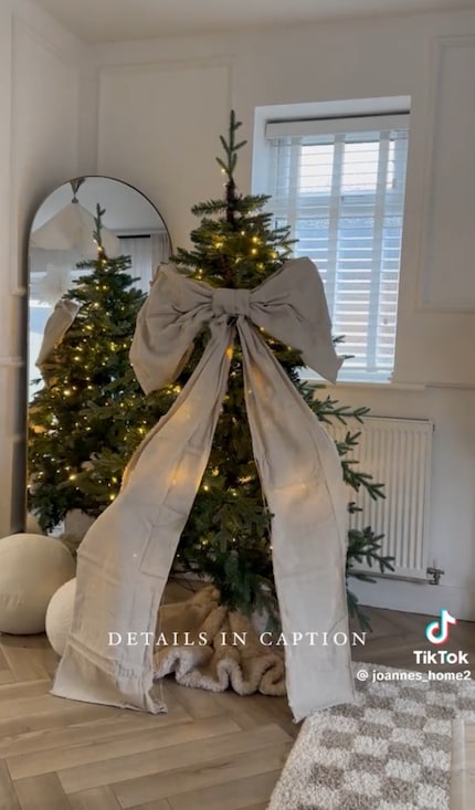 Les grandes boucles sont stratégiquement placées au sommet pour donner le ton ...