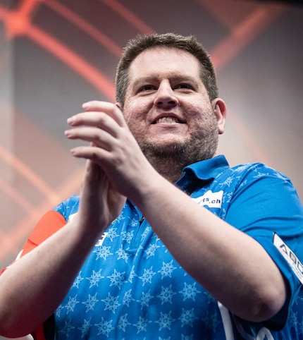 Le Suisse Stefan Bellmont, originaire de Cham, est le joueur de fléchettes le plus titré de son pays et fait cette année ses débuts en Coupe du monde.