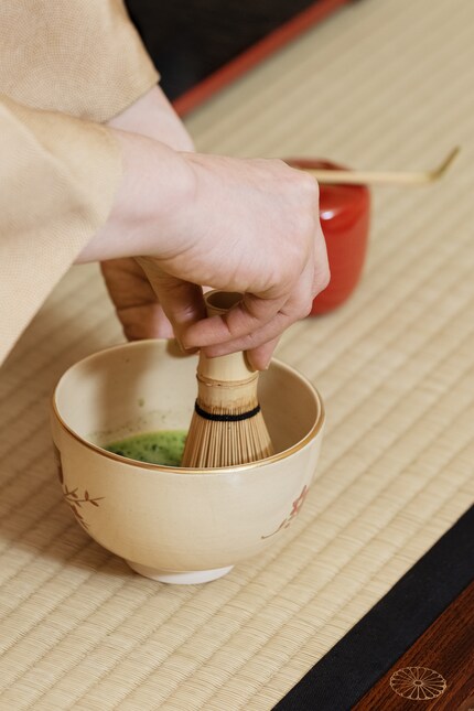 The foaming of the matcha calms and dissolves any nervousness into thin air.
