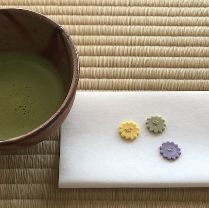 Small works of art: the tea sweets that Christoph Meier brings along.