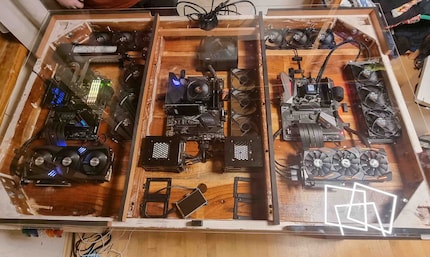 Janni's desk setup was created during his apprenticeship as an electrician.